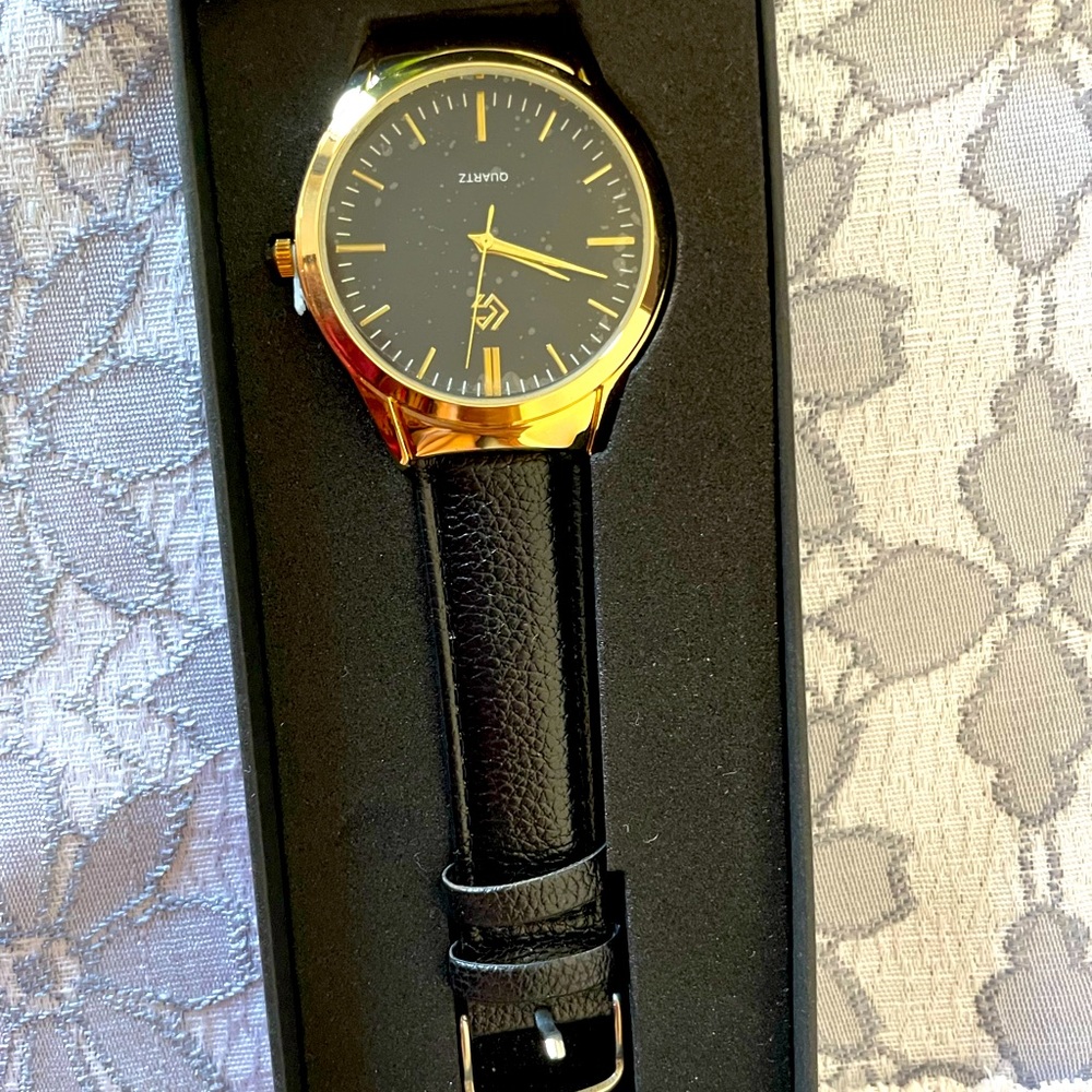 Quartz watch (women’s)